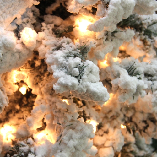 Arbre de Noël artificiel en pin Bristol illuminé de 2 pi – lumières à DEL claires et chaudes