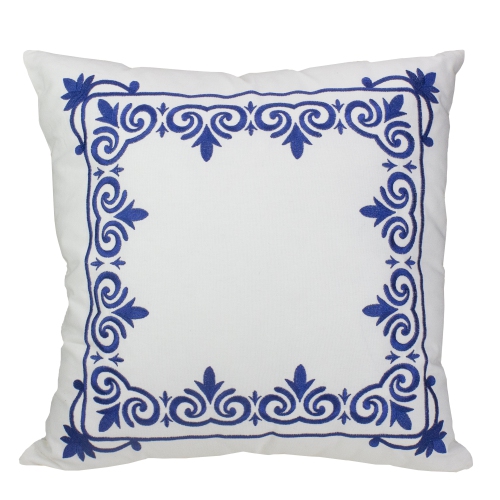 Coussin décoratif carré en coton brodé blanc et bleu de 18 po