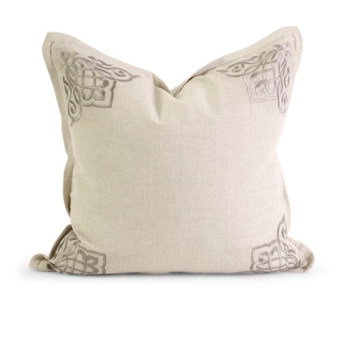 Coussin décoratif en duvet de coton brodé luxueux blanc cassé de 18 po