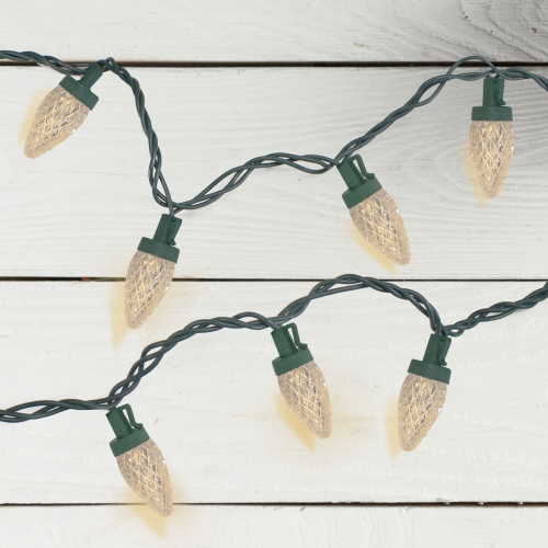 50 lumières de Noël à facettes à DEL C7 blanc chaud, fil vert, 20.25 pi