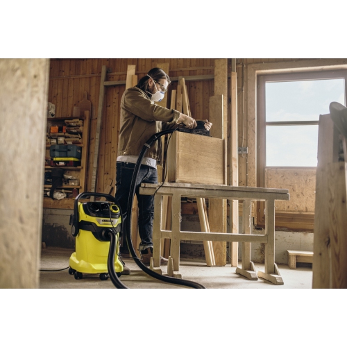 Karcher WD 5 P V Wet and Dry Vacuum with Integrated Power Outlet