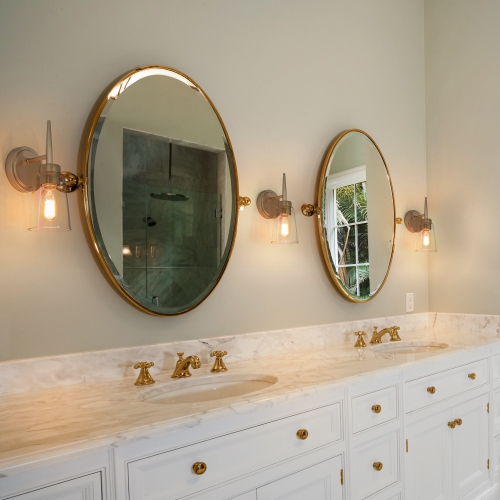 Applique murale de cuisine moderne, applique murale dorée à 1 ampoule de salle de bain avec abat-jour cylindrique en verre transparent