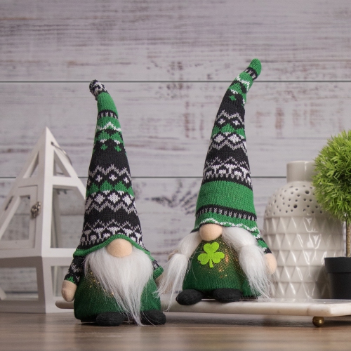 Gnome illuminé St-Patrick Girl de 11.5 po avec chapeau vert irlandais Fair Isle