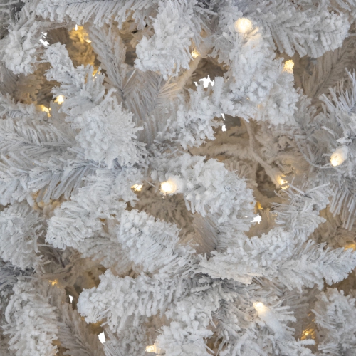 Sapin de Noël artificiel mince et floqué blanc pré-éclairé - 7,5 pi - lumières à DEL blanc chaud