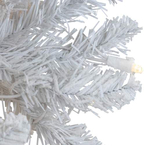 Sapin de Noël artificiel mince et floqué blanc pré-éclairé - 7,5 pi - lumières à DEL blanc chaud