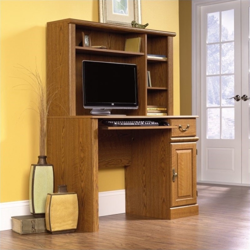 SCRANTON & CO  Small Wood Computer Desk With Hutch In Carolina Oak