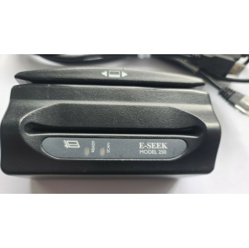 Datacard E-Seek lecteur de code à barres M250 2D et de bandes magnétiques avec câble CN6000 , remis à neuf excellent