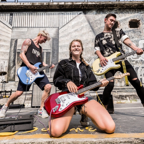 Donner DST-100 39 Inch ST Electric Guitar Kit with Amplifier Solid Body H-S-S Pickup - Right Handed