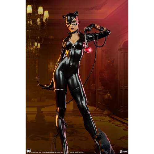 DC Collectible 21 Inch Statue Figure Premium Format - Catwoman Sideshow 300787