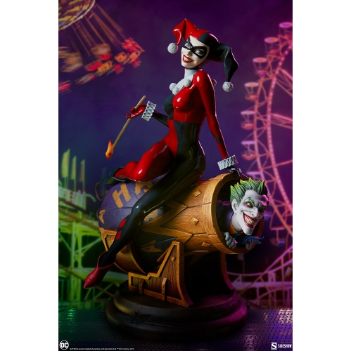SIDESHOW COLLECTIBLE  Harley Quinn And The Joker 14" Diorama Statue Limited Edition: 1000