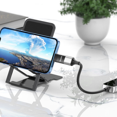 UA17, Lightning male to USB 2.0 female adapter for iPhones and iPads