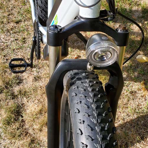 Vélo électrique EM-Mountain – cadre strié solide mais simple, puissant moteur à moyeu arrière de 500 W Bafang et composants haut de gamme, y compris