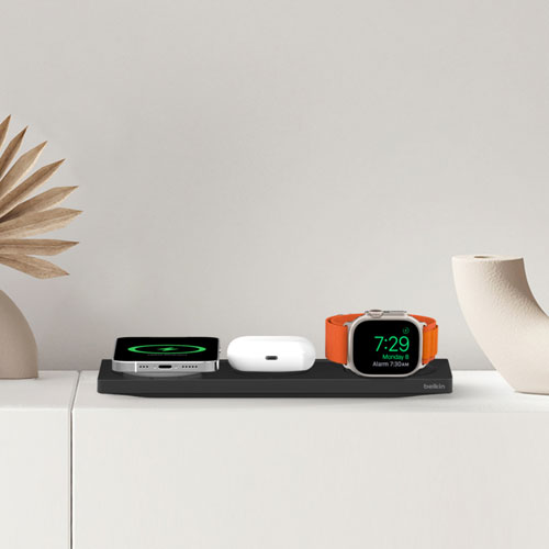 Tapis de chargement sans fil 3-en-1 MagSafe de Belkin pour Apple Watch, iPhone 15/14/13/12 et AirPods - Noir