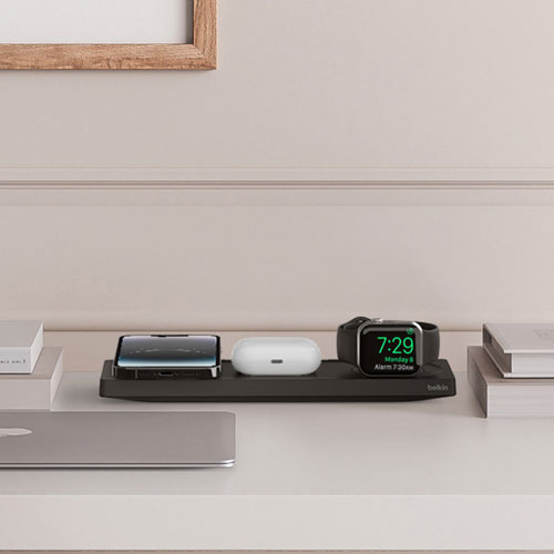 Tapis de chargement sans fil 3-en-1 MagSafe de Belkin pour Apple Watch, iPhone 15/14/13/12 et AirPods - Noir