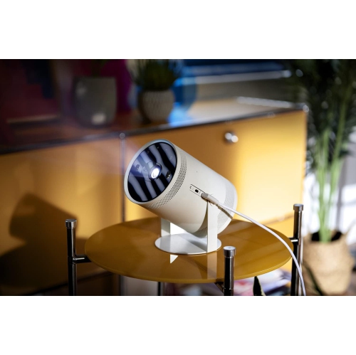 Le projecteur intelligent DEL HD intégrale portatif The Freestyle - BOÎTE OUVERTE 10/10