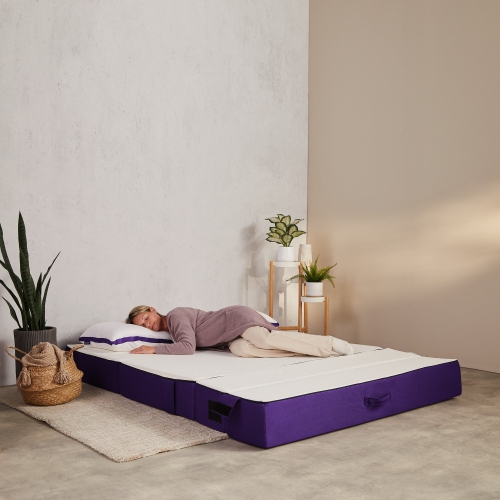 Matelas et sofa pliants en mousse à mémoire PolyCouch de Polysleep – pour invités, sous-sols, dortoirs de collège, salon ou chambre d'enfant –