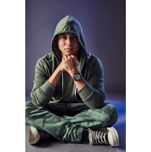 Montre pour homme Yoda japonais Eco-Drive 42 mm de Star Wars, boîtier inox noir, bracelet nylon beige, cadran brun