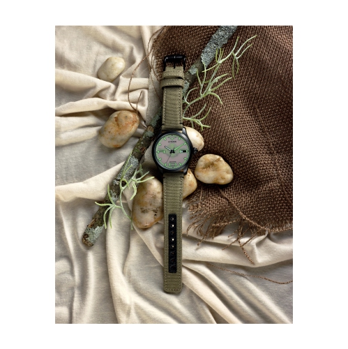 Montre pour homme Yoda japonais Eco-Drive 42 mm de Star Wars, boîtier inox noir, bracelet nylon beige, cadran brun