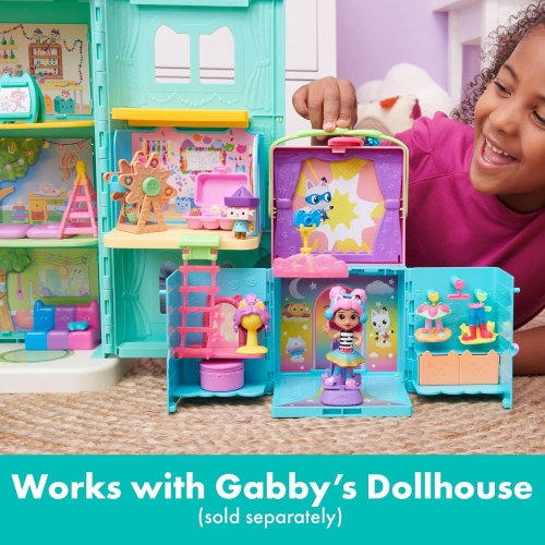 Gabby’s Dollhouse- Gabby Girl's Dress-Up Closet Portable Playset