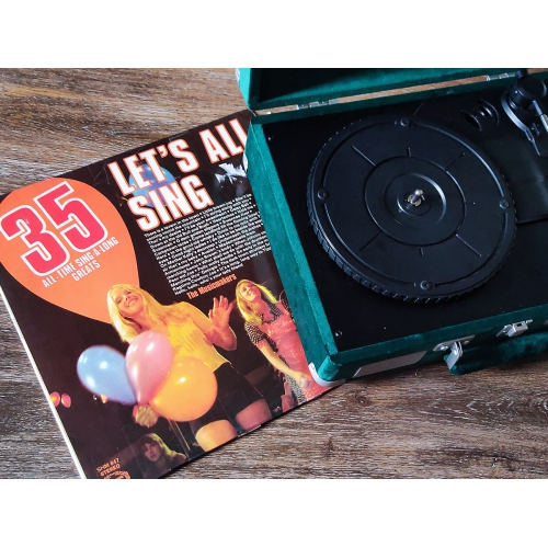 Arkrocket Curiosity Bluetooth Turntable Retro Suitcase 3-Speed Record Player with Built-in Speakers-Green Velvet