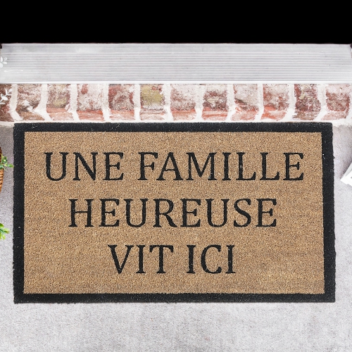 Maison Concepts Coir Door Mat Une Famille Heureuse Vit Ici