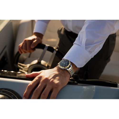 Montre homme CURV HPQ de Bulova 44 mm avec boîtier et bracelet en acier inoxydable deux tons et cadran noir