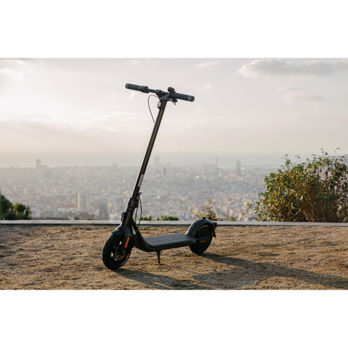 Segway Ninebot KickScooter F2 Electric Scooter (700W Motor / 40km Range / 25 km/h Top Speed) - Dark Grey