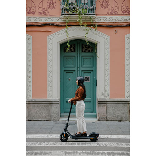 Segway Ninebot KickScooter F2 Electric Scooter (700W Motor / 40km Range / 25 km/h Top Speed) - Dark Grey