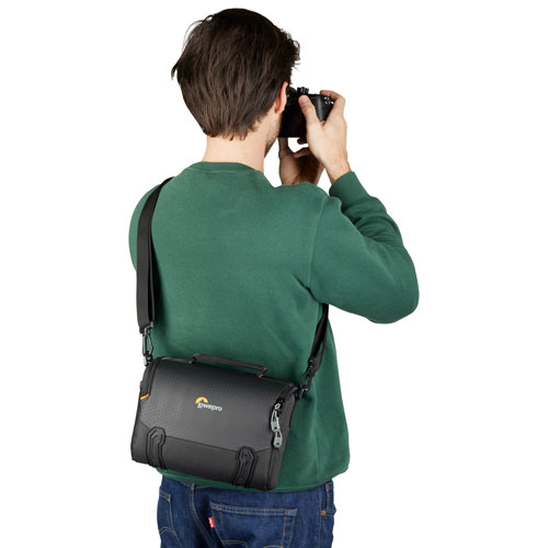 Lowepro Adventura SH 140 III Digital Camera Bag (LP37451) - Black