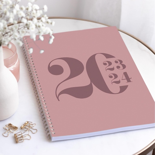 Agenda hebdomadaire et mensuel académique typographique de 2025-2026 12 mois de Rileys & Co, 8,5 x 11, rose