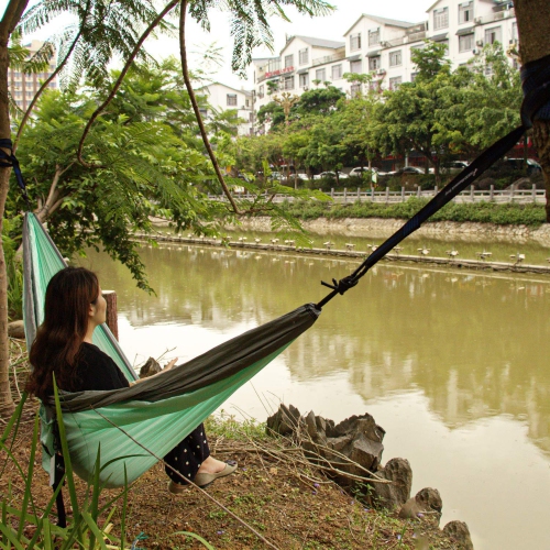 Hamac de camping double, parachute portatif léger hamac de 500lbs kg pour la randonnée, le camping, le voyage, la plage, le jardin