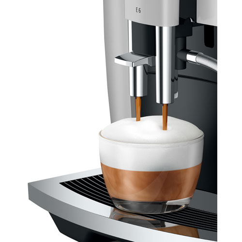 Machine à espresso automatique E6 de Jura avec mousseur à lait et moulin à café - Platine