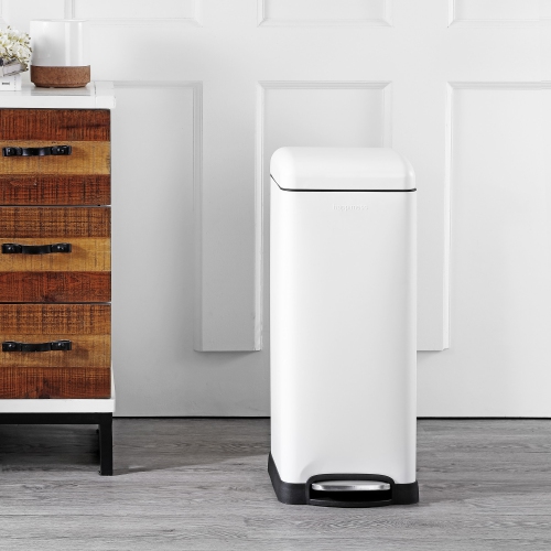 Betty Retro Step-Open Trash Can with Liners