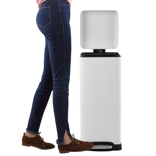 Betty Retro Step-Open Trash Can with Liners