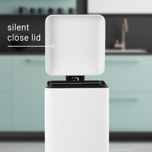 Betty Retro Step-Open Trash Can with Liners