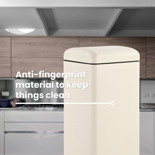 Betty Retro Step-Open Trash Can with Liners