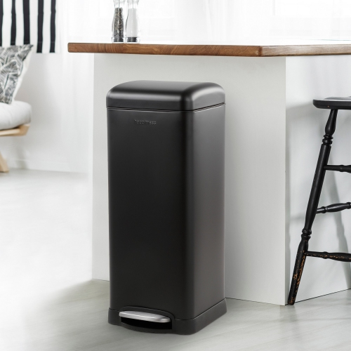 Betty Retro Step-Open Trash Can with Liners