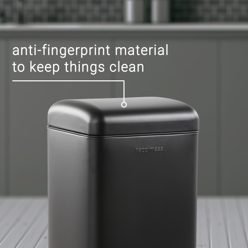 Betty Retro Step-Open Trash Can with Liners