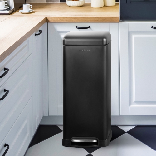 Betty Retro Step-Open Trash Can with Liners