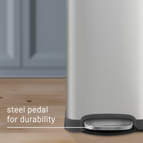 Betty Retro Step-Open Trash Can with Liners