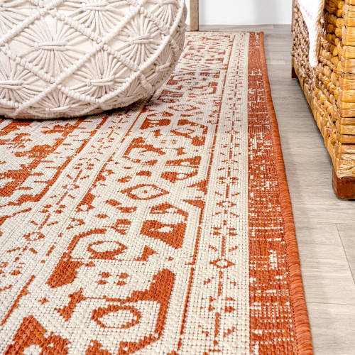 Tapis d'intérieur/d'extérieur Sinjuri à motif de médaillon texturé