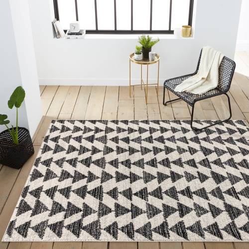 Aisha Moroccan Triangle Geometric Area Rug