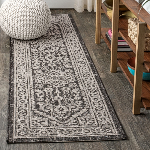Sinjuri Medallion Textured Weave Indoor/Outdoor Area Rug