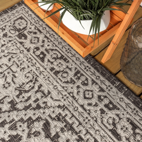 Sinjuri Medallion Textured Weave Indoor/Outdoor Area Rug