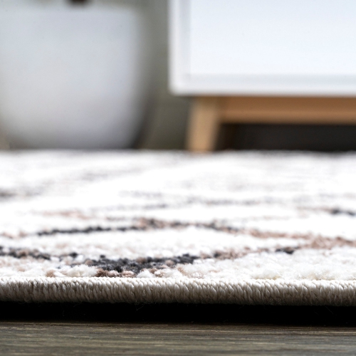 Aksil Moroccan Diamond Area Rug