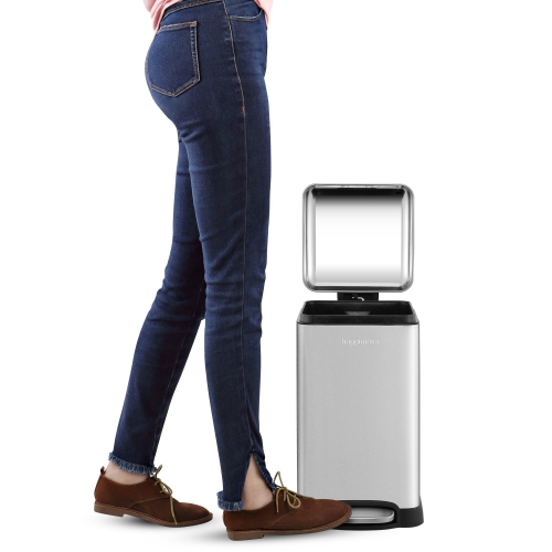 Betty Retro Mini Step-Open Trash Can