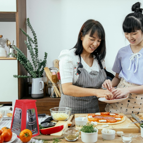 8.25" Red Collapsible Box Kitchen Grater