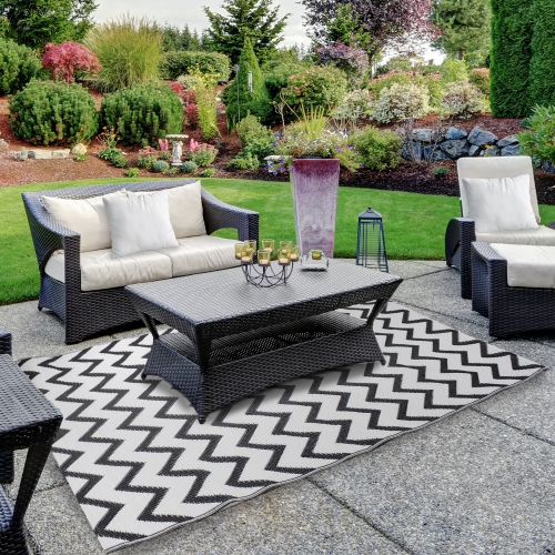 4' x 6' Black and White Chevron Rectangular Outdoor Area Rug