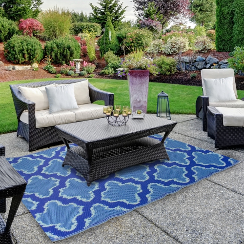 4' x 6' Blue Quatrefoil Rectangular Outdoor Area Rug