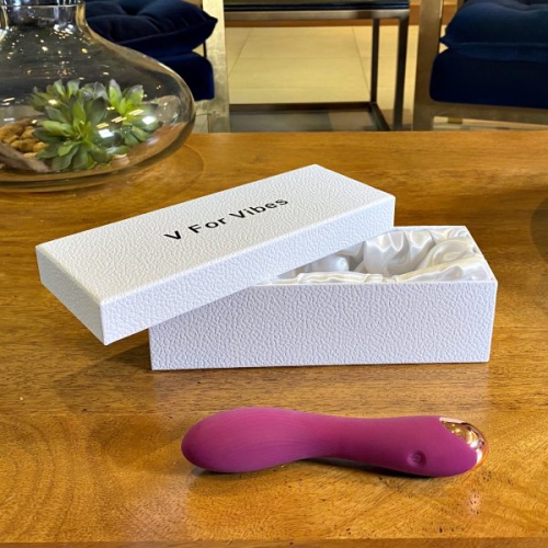 V pour Vibes Discreet Personal Vibrator, vibromasseur personnel Victoria - Rouge vin